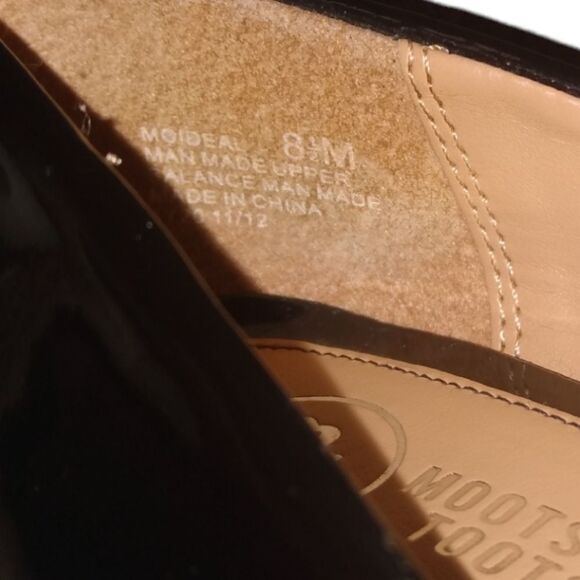 Mootsies Tootsies Glossy Black Heels Round Toe Classic & Timless - Picture 12 of 12